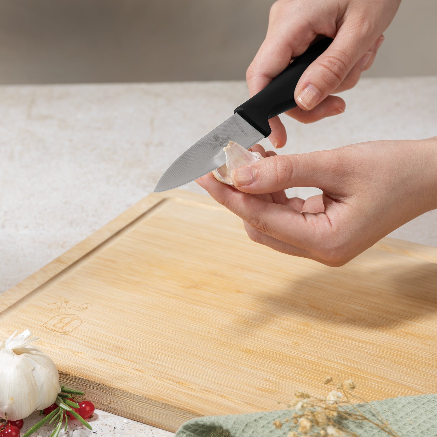 Zestaw czarnych noży Berlinger Haus z bambusową deską do krojenia